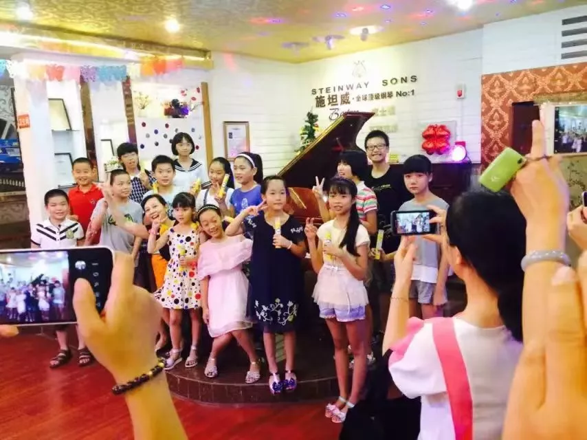 部分学员表演合影