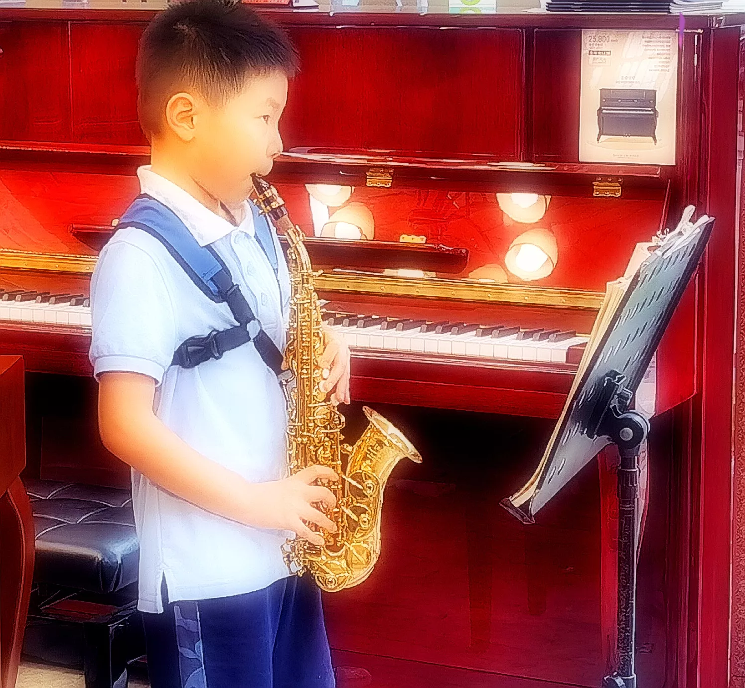 认真学萨克斯的小学员