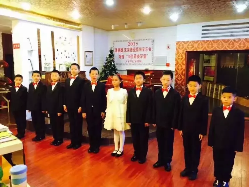10佳获得和法国大师同台表演的琴童们