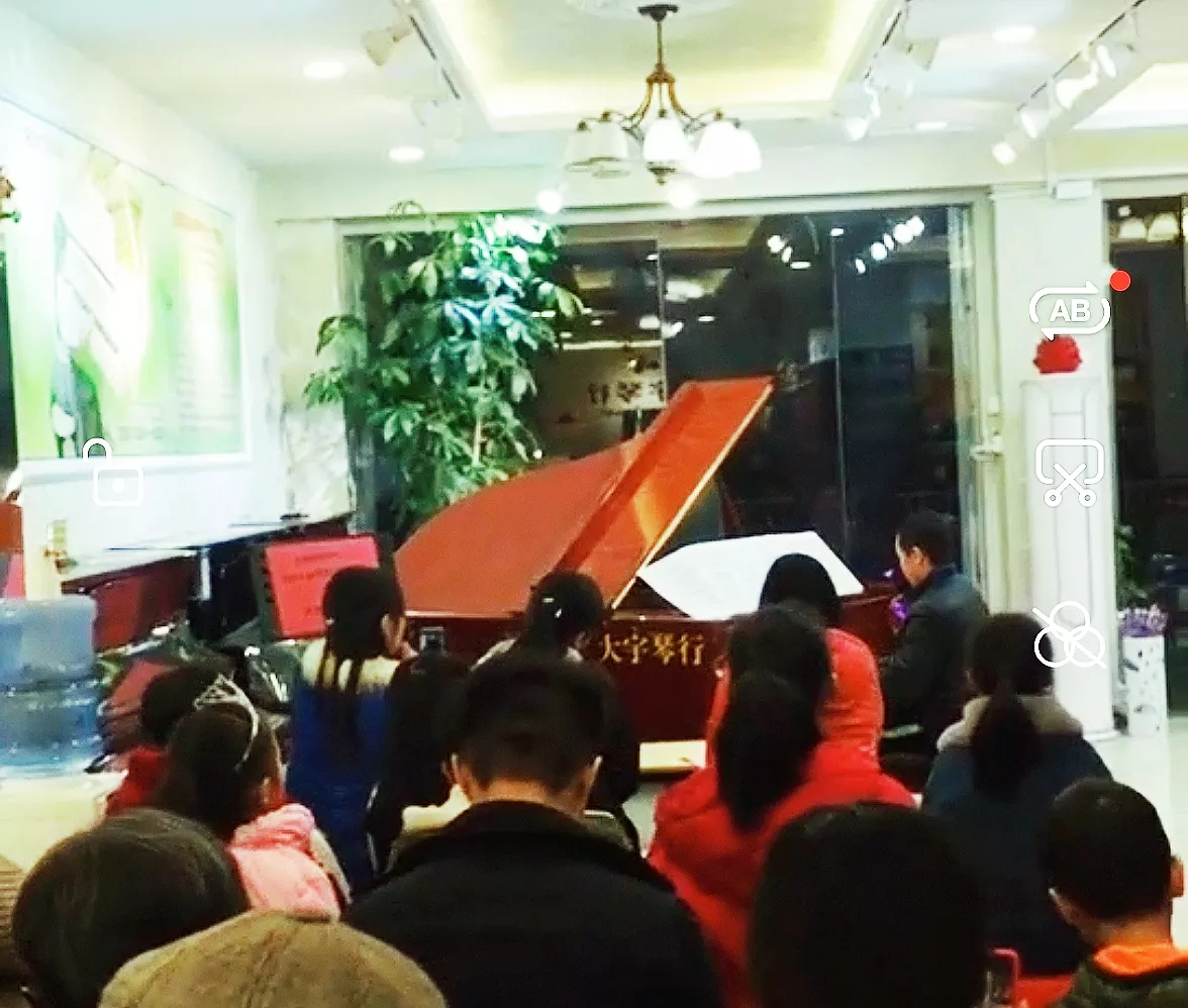 定期举办学员音乐会